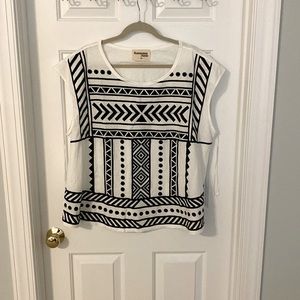 Geo Embroidered Cap Sleeved Top